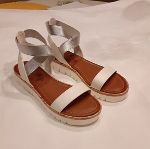 SILVER- WHITE ANKLE SANDAL (UNISA) SZ 9